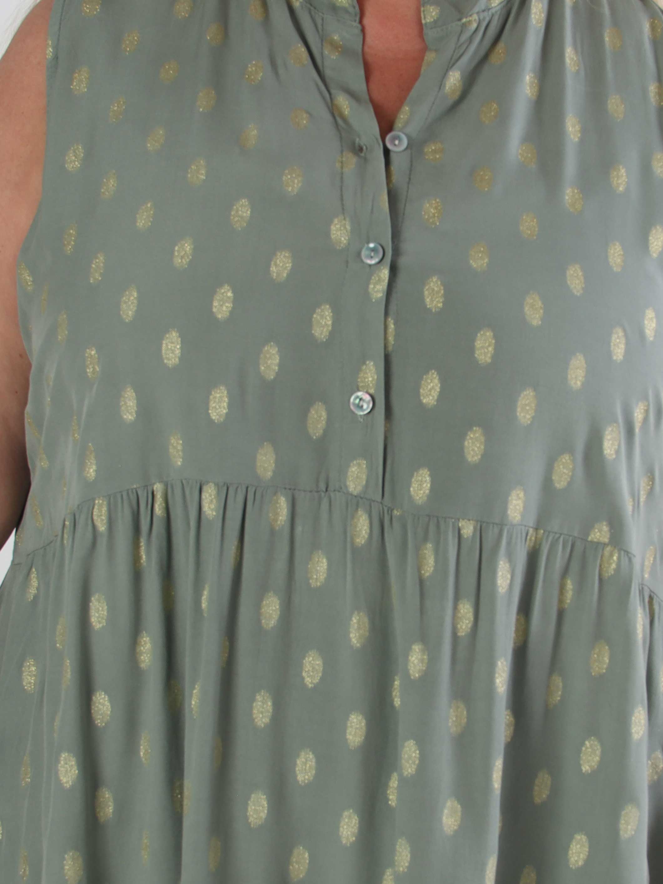 Dotti Gold Sleeveless - Plus size kjole med lag på lag look i viskose